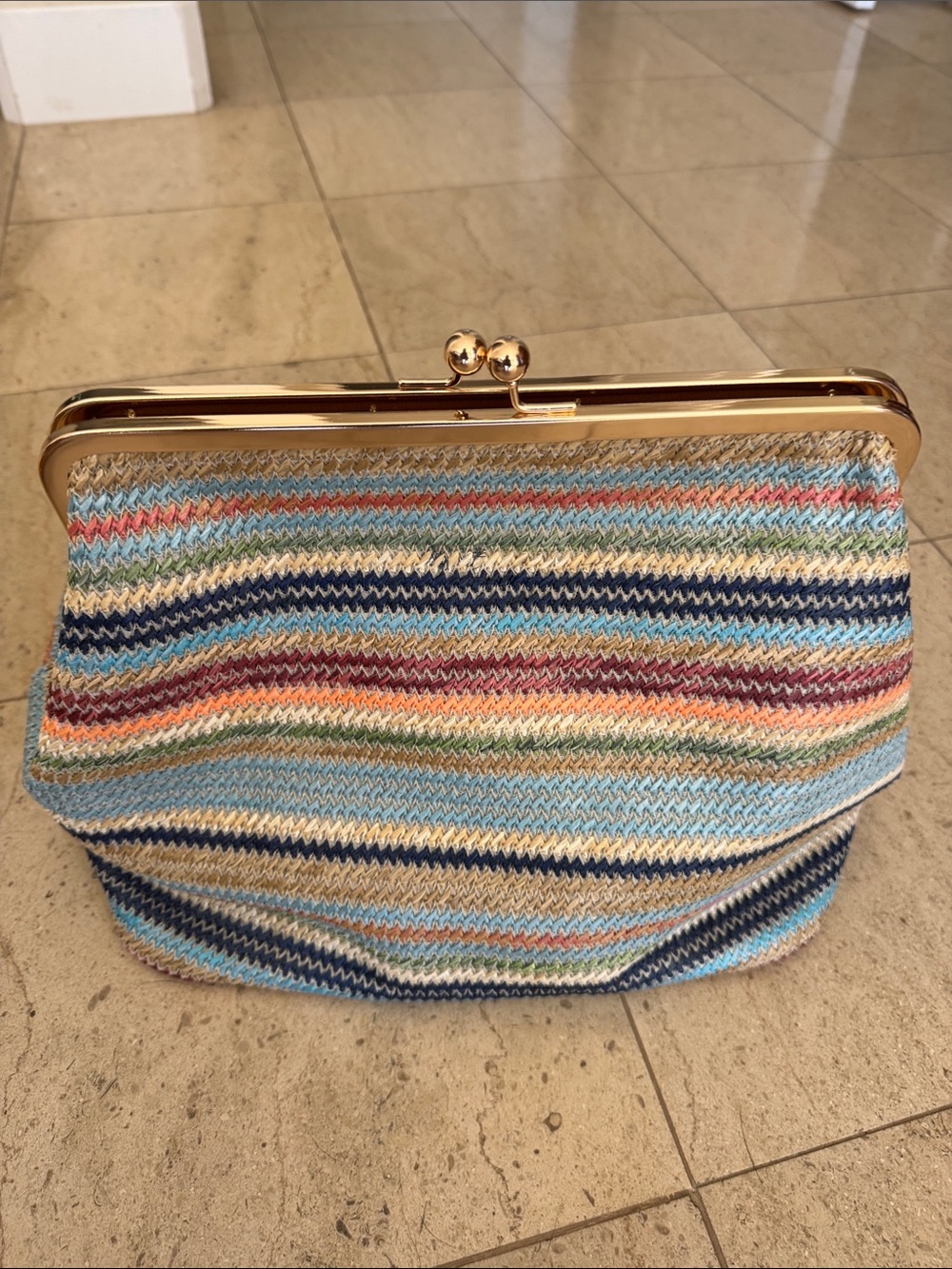 NEW Kiss lock Straw Handbags Clutches - Picture 6 of 7